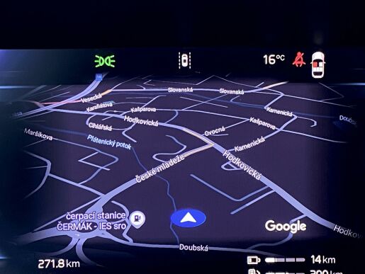 Volvo V60 T6 AWD RECHARGE + sada pneu