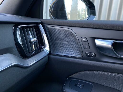 Volvo V60 T6 AWD RECHARGE + sada pneu