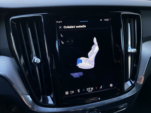 Volvo V60 T6 AWD RECHARGE + sada pneu