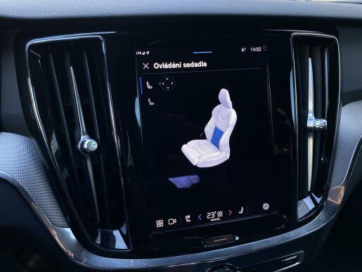 Volvo V60 T6 AWD RECHARGE + sada pneu