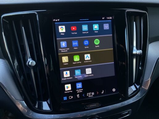 Volvo V60 T6 AWD RECHARGE + sada pneu