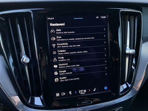 Volvo V60 T6 AWD RECHARGE + sada pneu