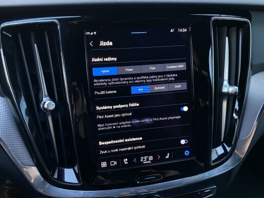 Volvo V60 T6 AWD RECHARGE + sada pneu