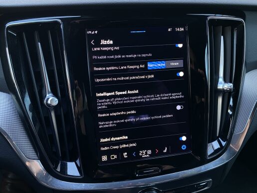Volvo V60 T6 AWD RECHARGE + sada pneu