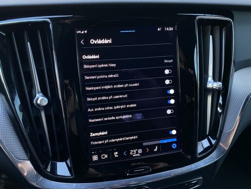 Volvo V60 T6 AWD RECHARGE + sada pneu