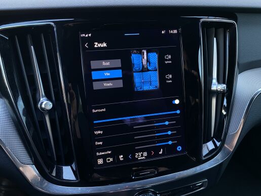 Volvo V60 T6 AWD RECHARGE + sada pneu