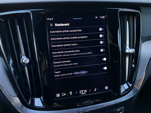 Volvo V60 T6 AWD RECHARGE + sada pneu