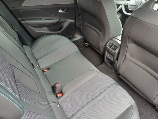 Peugeot 408 ALLURE Hybrid 145 e-DCS6