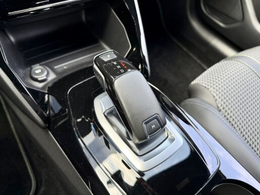 Peugeot 208 GT LINE, 100koní, Automat 8st., Navigace
