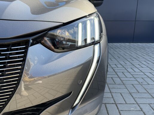 Peugeot 208 GT LINE, 100koní, Automat 8st., Navigace