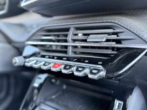 Peugeot 208 GT LINE, 100koní, Automat 8st., Navigace