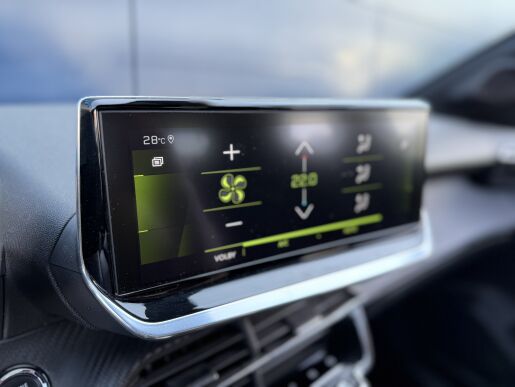 Peugeot 208 GT LINE, 100koní, Automat 8st., Navigace