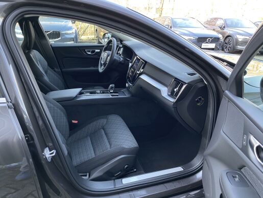 Volvo S60 B4 (benzín) FWD // kamera 360°