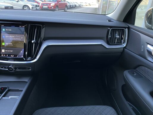 Volvo S60 B4 (benzín) FWD // kamera 360°