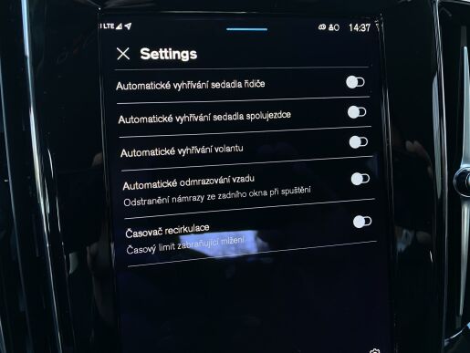 Volvo S60 B4 (benzín) FWD // kamera 360°