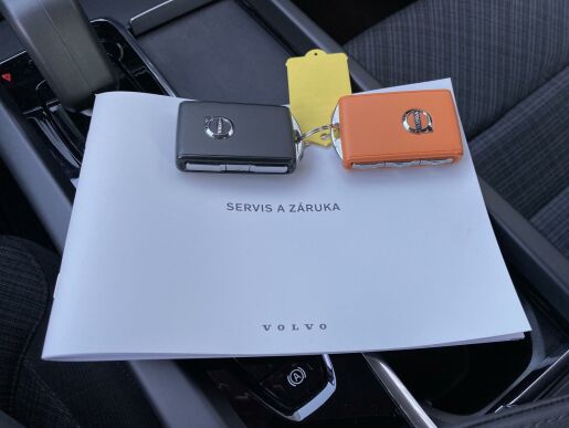 Volvo S60 B4 (benzín) FWD // kamera 360°