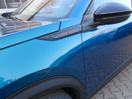 Peugeot 2008 STYLE Hybrid 136 e-DCS6
