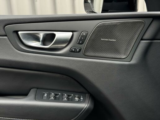 Volvo XC60 T6 AWD RECHARGE PLUS DARK