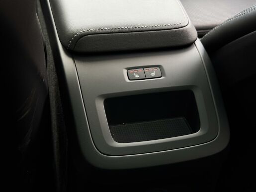 Volvo XC60 T8 AWD ULTRA DARK B&W +KOLA