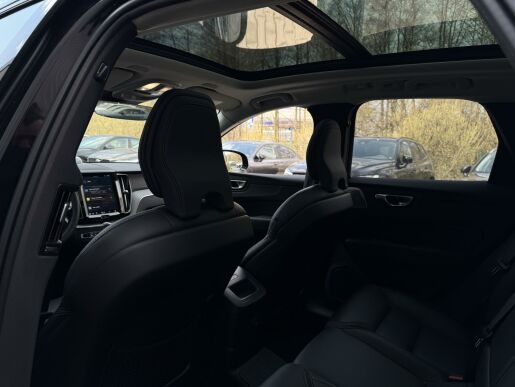 Volvo XC60 T8 AWD ULTRA DARK B&W +KOLA
