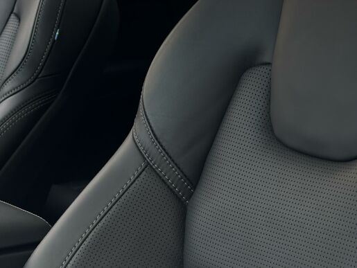 Volvo XC60 T8 AWD ULTRA DARK B&W +KOLA
