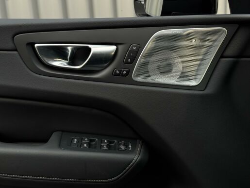 Volvo XC60 T8 AWD ULTRA DARK B&W +KOLA
