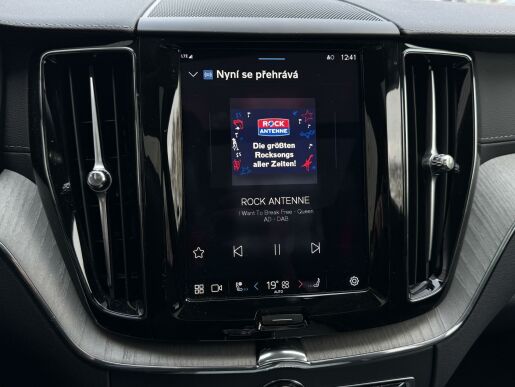 Volvo XC60 T8 AWD ULTRA DARK B&W +KOLA