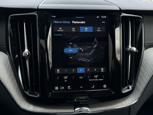 Volvo XC60 T8 AWD ULTRA DARK B&W +KOLA