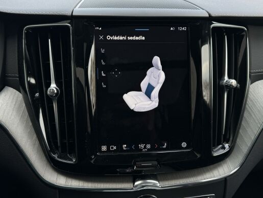 Volvo XC60 T8 AWD ULTRA DARK B&W +KOLA