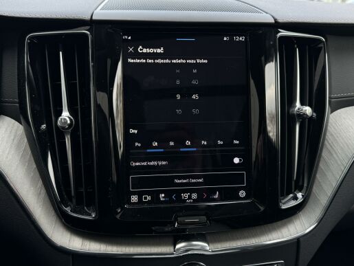 Volvo XC60 T8 AWD ULTRA DARK B&W +KOLA