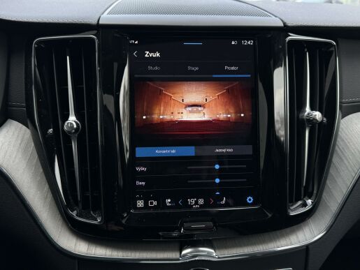 Volvo XC60 T8 AWD ULTRA DARK B&W +KOLA