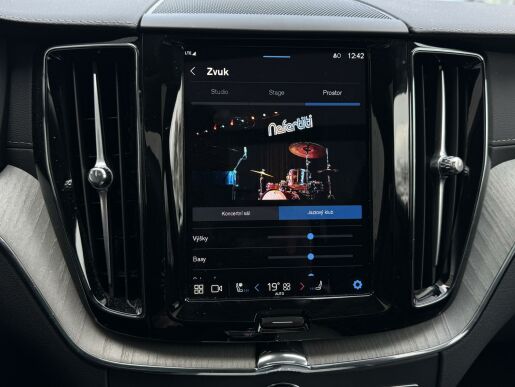 Volvo XC60 T8 AWD ULTRA DARK B&W +KOLA