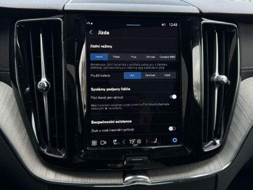 Volvo XC60 T8 AWD ULTRA DARK B&W +KOLA