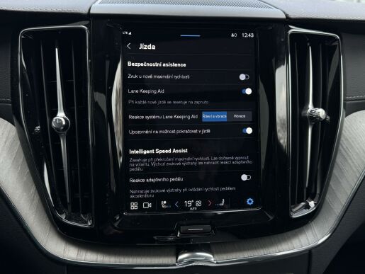 Volvo XC60 T8 AWD ULTRA DARK B&W +KOLA