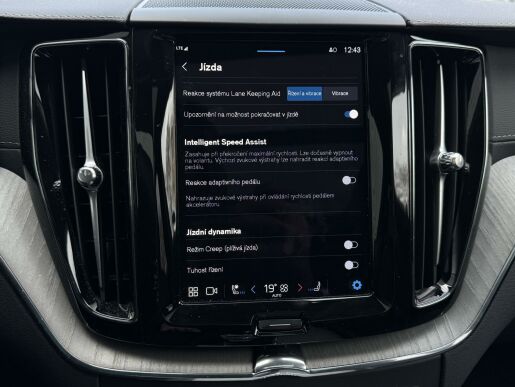 Volvo XC60 T8 AWD ULTRA DARK B&W +KOLA