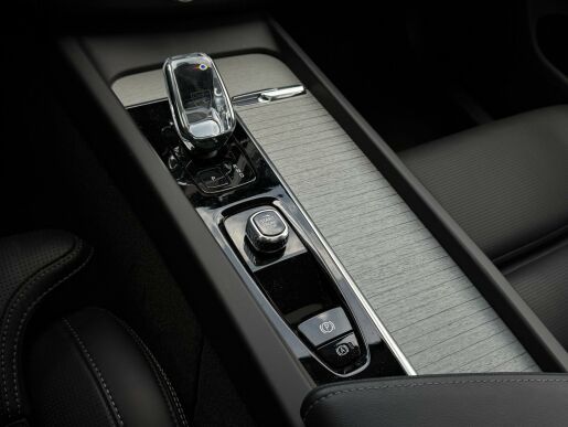 Volvo XC60 T8 AWD ULTRA DARK B&W +KOLA