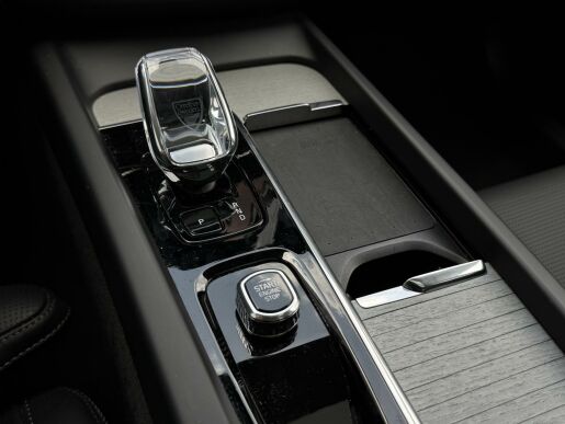 Volvo XC60 T8 AWD ULTRA DARK B&W +KOLA