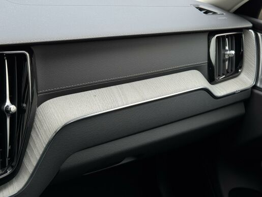 Volvo XC60 T8 AWD ULTRA DARK B&W +KOLA