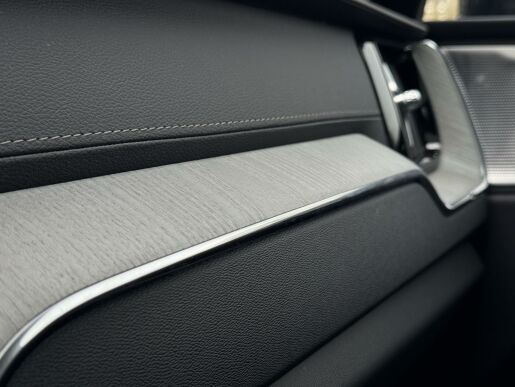 Volvo XC60 T8 AWD ULTRA DARK B&W +KOLA