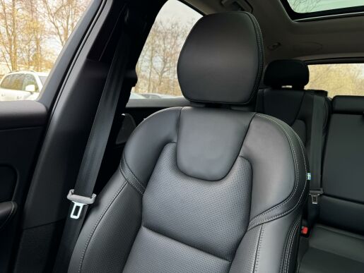 Volvo XC60 T8 AWD ULTRA DARK B&W +KOLA