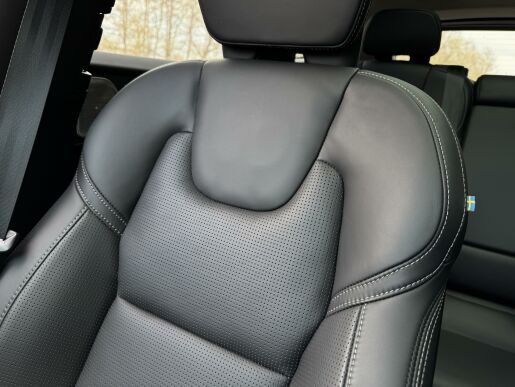 Volvo XC60 T8 AWD ULTRA DARK B&W +KOLA