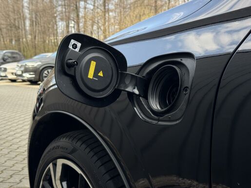 Volvo XC60 T8 AWD ULTRA DARK B&W +KOLA
