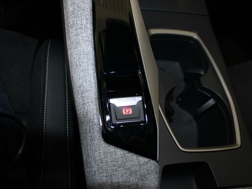 Peugeot 5008 GT Hybrid 136 e-DCS6