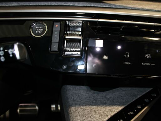 Peugeot 5008 GT Hybrid 136 e-DCS6