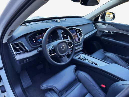 Volvo XC90 T8 AWD ULTIMATE DARK B&W 1.MAJ
