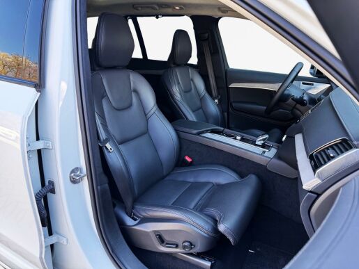 Volvo XC90 T8 AWD ULTIMATE DARK B&W 1.MAJ