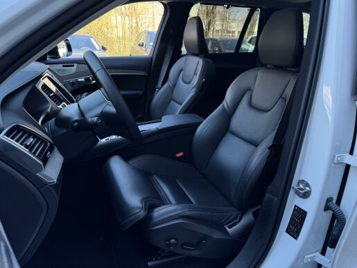 Volvo XC90 T8 AWD ULTIMATE DARK B&W 1.MAJ