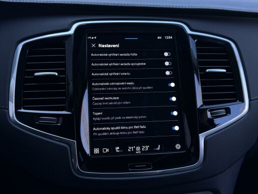Volvo XC90 T8 AWD ULTIMATE DARK B&W 1.MAJ