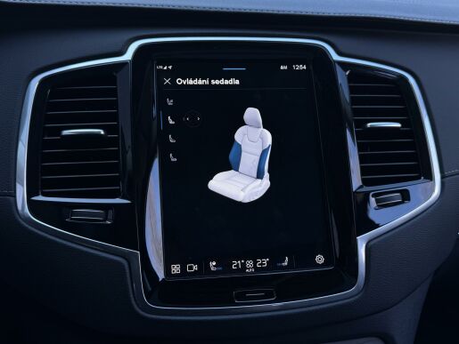 Volvo XC90 T8 AWD ULTIMATE DARK B&W 1.MAJ
