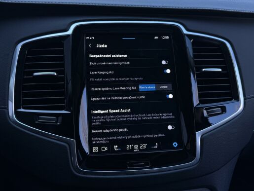 Volvo XC90 T8 AWD ULTIMATE DARK B&W 1.MAJ
